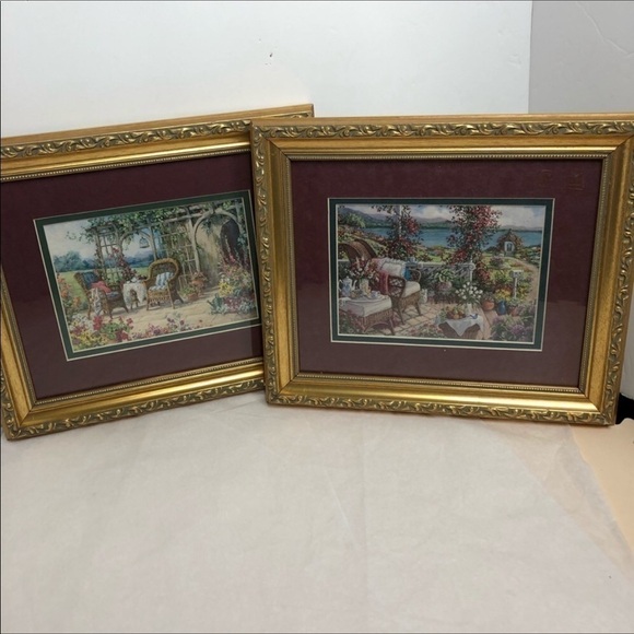 Floral framed art outside seaside cottage - Picture 3 of 6